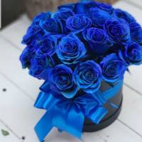 Шляпная коробка 15 синих роз с оформлением R187