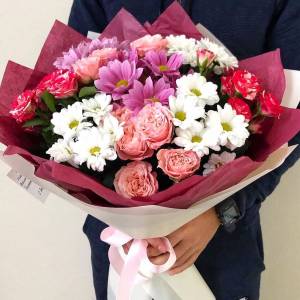 Сборный букет хризантемы и розы пионовидные R1118